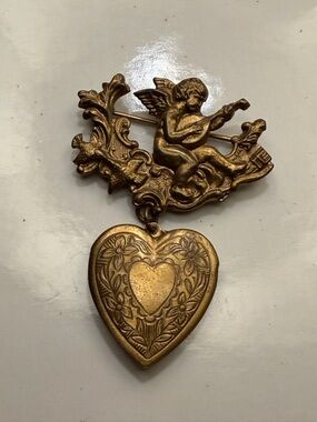 Vintage Gold Cherub Locket Heart Brooch